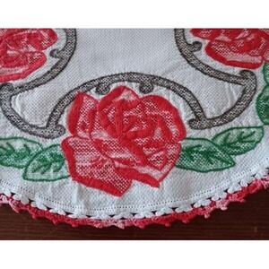 Vintage Red Roses Hand Embroidered Centerpiece Doily Lace Edge 15